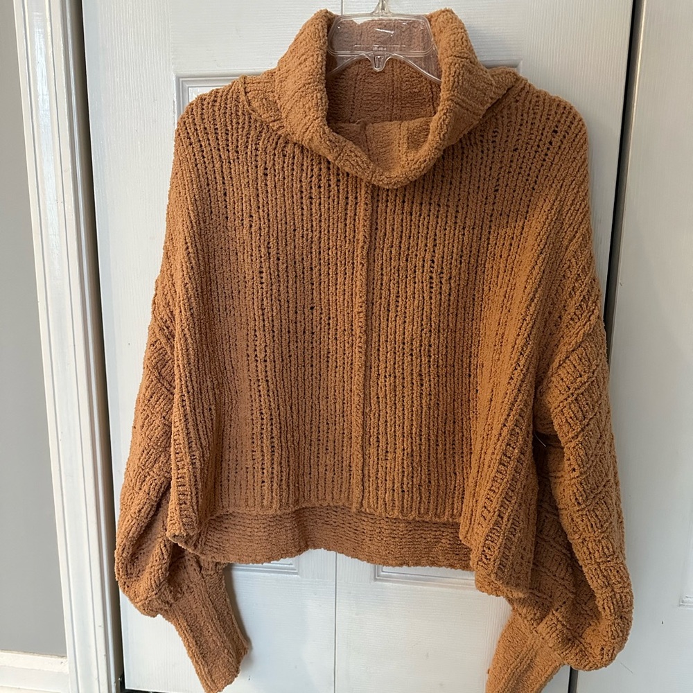 Oversized boxy fit Free People xs chenille mustard colored sweater. Never worn